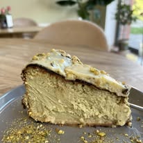 Sernik Pistacjowy